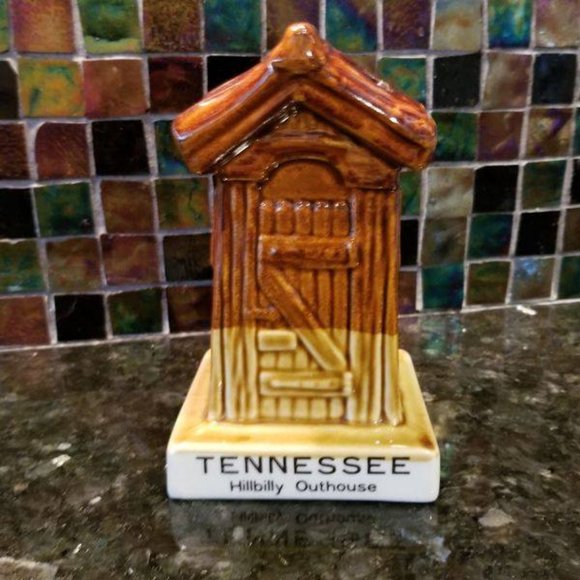 Whimsical ceramic bank. Hillbilly outhouse - Picture 2 of 5